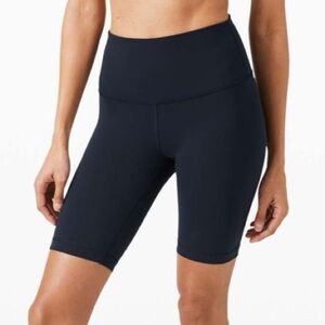 Lululemon Wunder Train High Rise Short 8"
True Navy Size 4